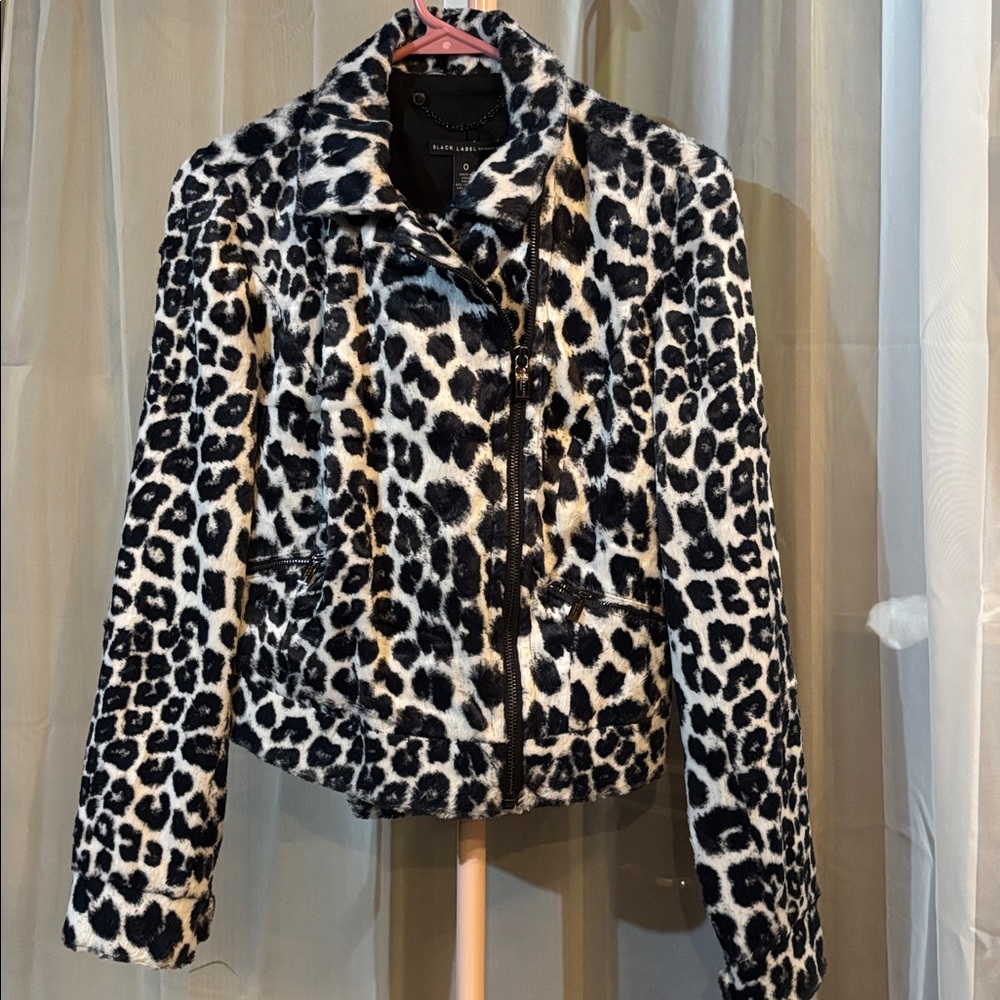 Chico’s Black Label Cotton Leopard Soft Cropped Style Zip Up Lightweight Jacket